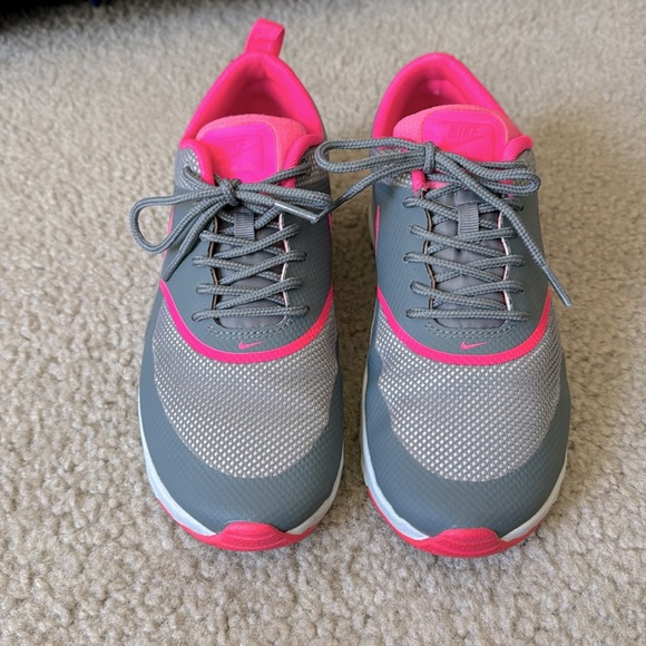 Nike Shoes - Womens Nike tennis shoes